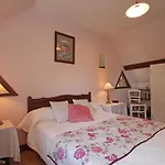 Charme Authentique A Bonnevent Avec Vue Et Calme - Fr-1-497-81 度假居